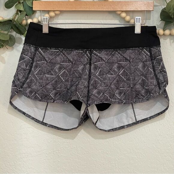 LULULEMON Speed Short (4-way Stretch 2.5")
Formation Alpine White Black / Black - Picture 4 of 10